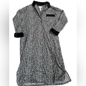A404 Vintage Leopard cheetah black white Print Comfy Cozy Nightgown Sz L